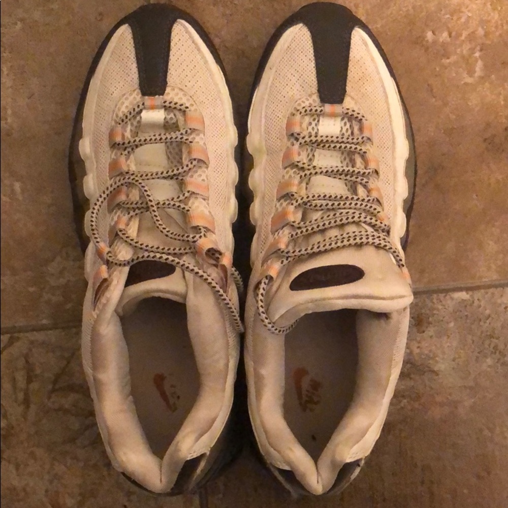 Sneakers - Picture 4 of 8